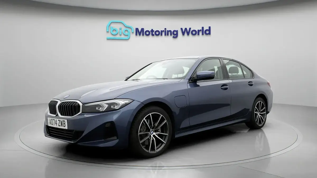 Used BMW 330e Sport Line 292 HP (214 kW) 2024 Blue Sedan