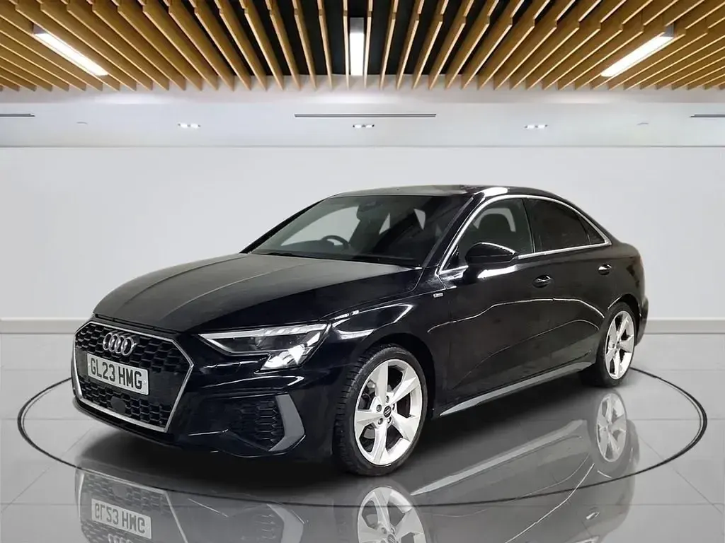 Begagnad Audi A3 S-Line 110 HK (80 kW) 2023 Svart Sedan