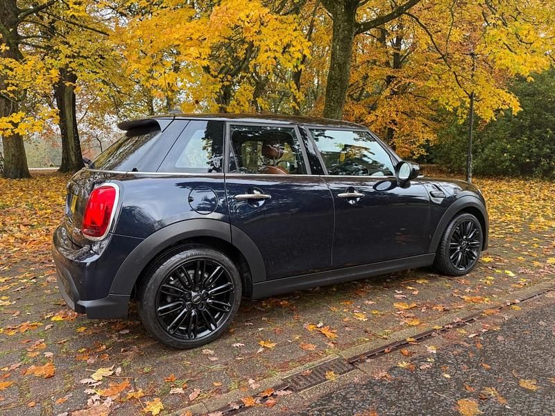 Usado Mini Cooper Exclusive 2021 Negro Utilitario