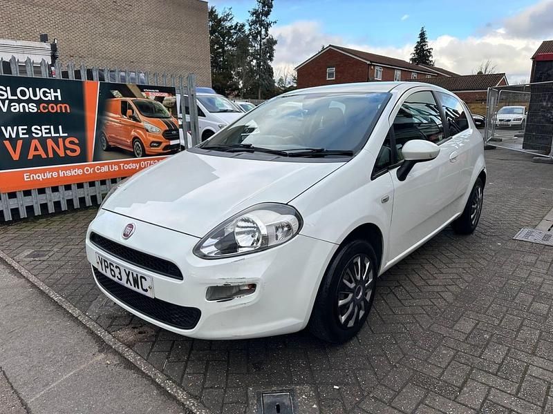 Used Fiat Punto Pop 69 HP (50 kW) 2013 White Hatchback