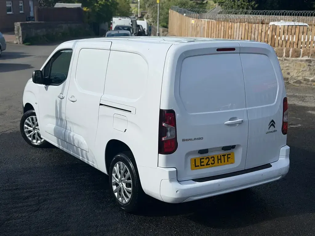 Used Citroën Berlingo 100 HP (73 kW) 2023 White MPV