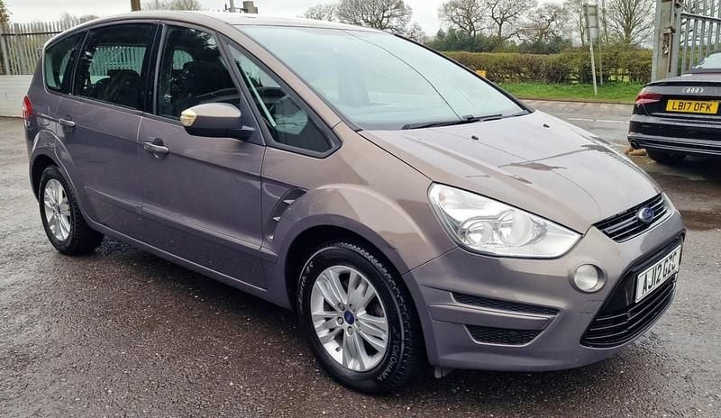 Used Ford S-MAX Zetec 160 HP (117 kW) 2012 Brown MPV