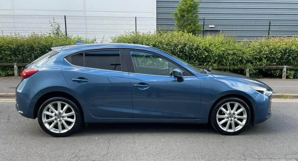 Usado Mazda 3 Inclusive 150 HP (110 kW) 2018 Azul Citadino