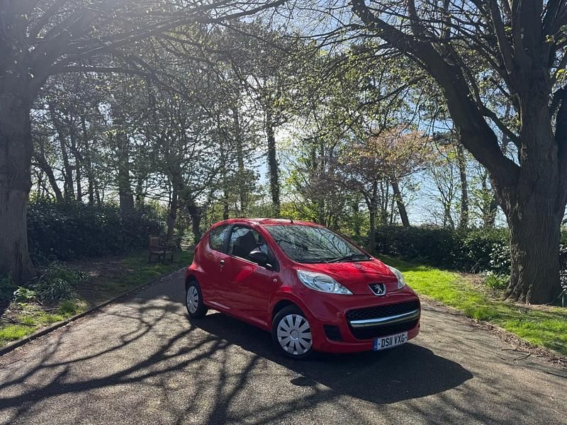 Used Peugeot 107 68 HP (50 kW) 2011 Red Hatchback