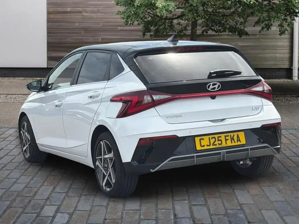 Used Hyundai i20 Premium 100 HP (73 kW) 2025 White Hatchback