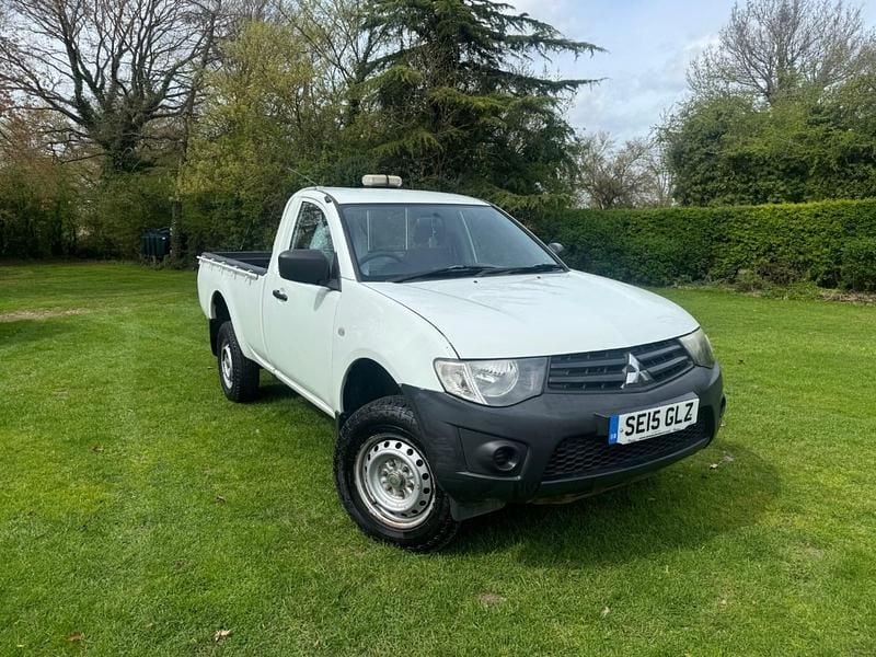 Used Mitsubishi L200 134 HP (98 kW) 2015 White Pickup