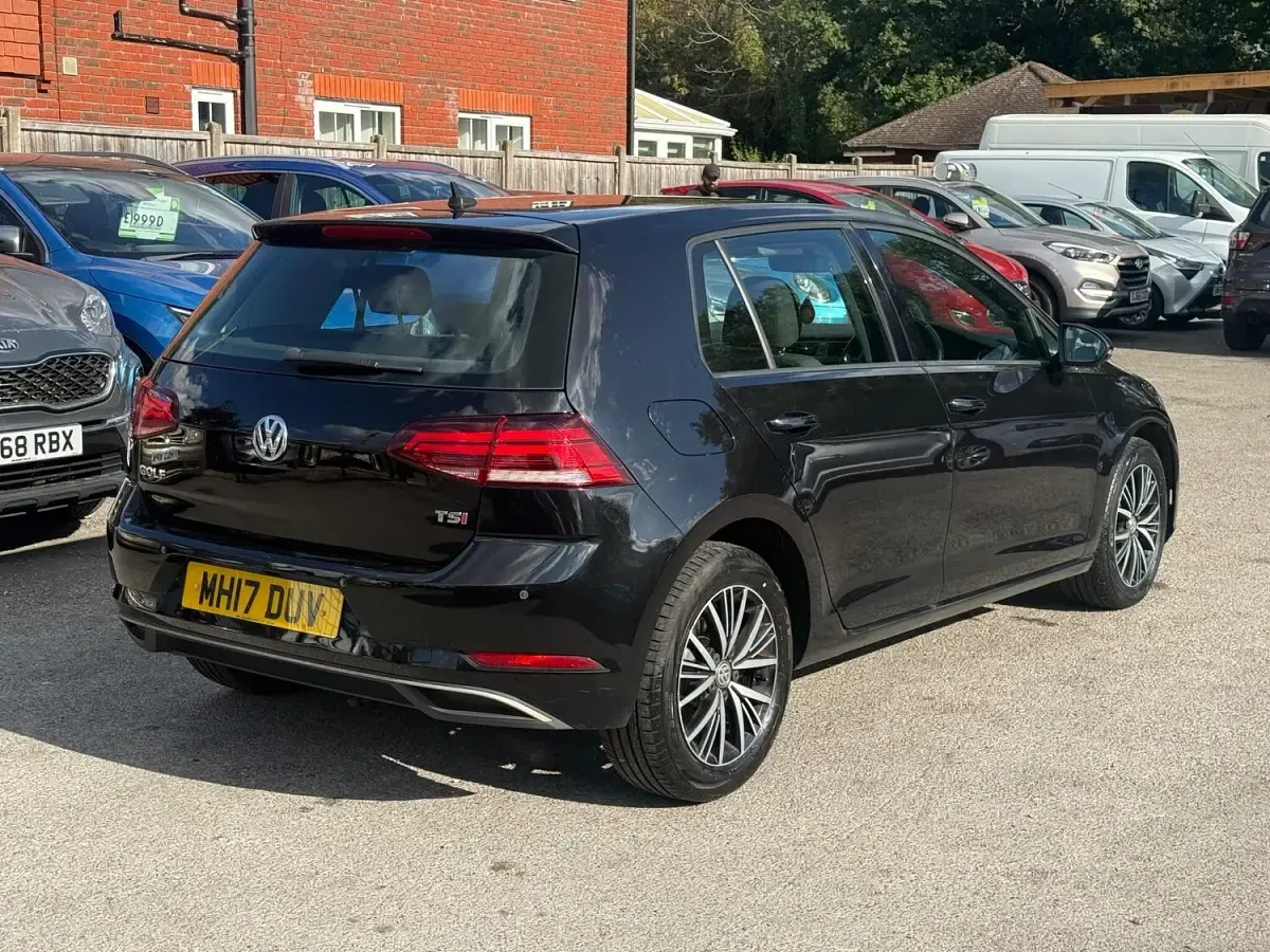 Used VW Golf VII SE 125 HP (91 kW) 2017 Black Hatchback
