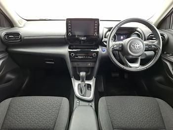 Used Toyota Yaris Hybrid 116 HP (85 kW) 2022 White Estate