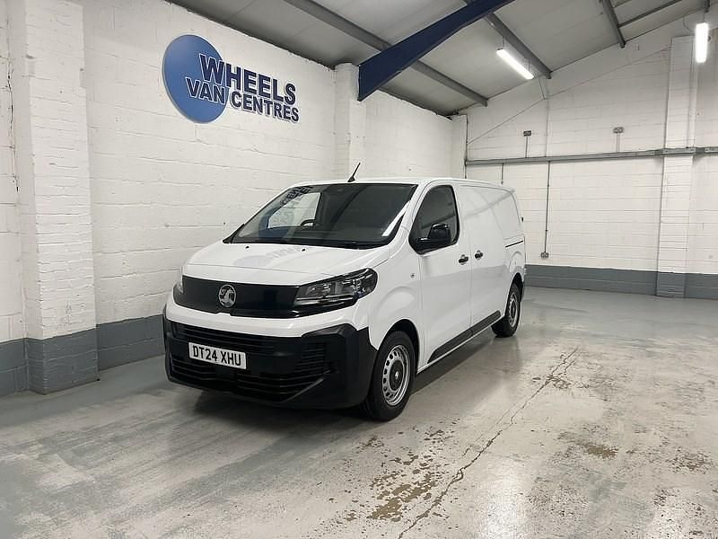 Used Vauxhall Vivaro S 120 HP (88 kW) 2024 White MPV