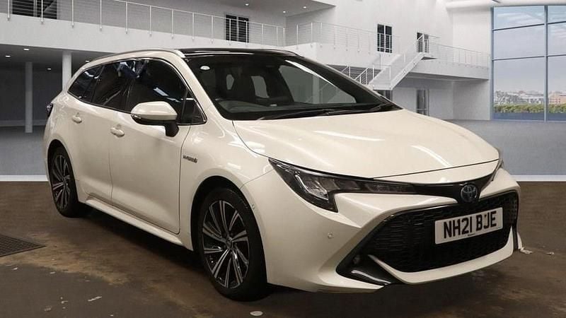 Used Toyota Corolla Design 184 HP (135 kW) 2021 White Estate