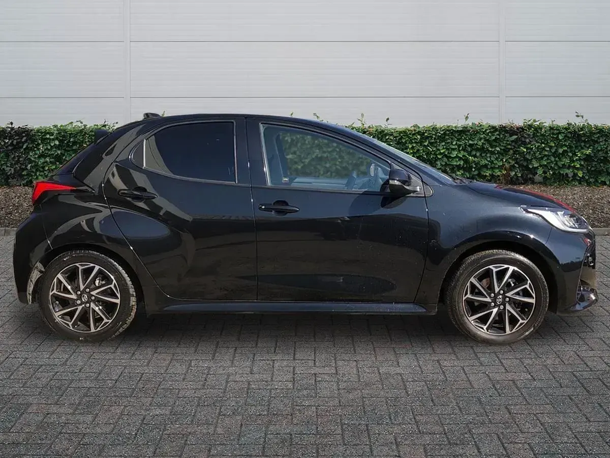 Used Toyota Yaris Design 116 HP (85 kW) 2023 Eclipse black Hatchback