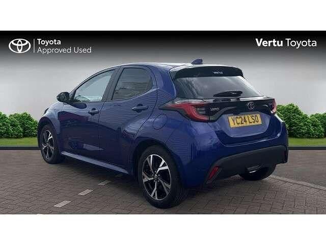 Used Toyota Yaris Hybrid Design 116 HP (85 kW) 2024 Blue Hatchback
