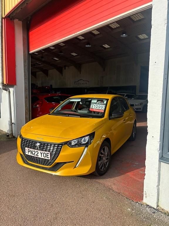 Used Peugeot 208 Active Premium 75 HP (55 kW) 2022 Yellow Hatchback