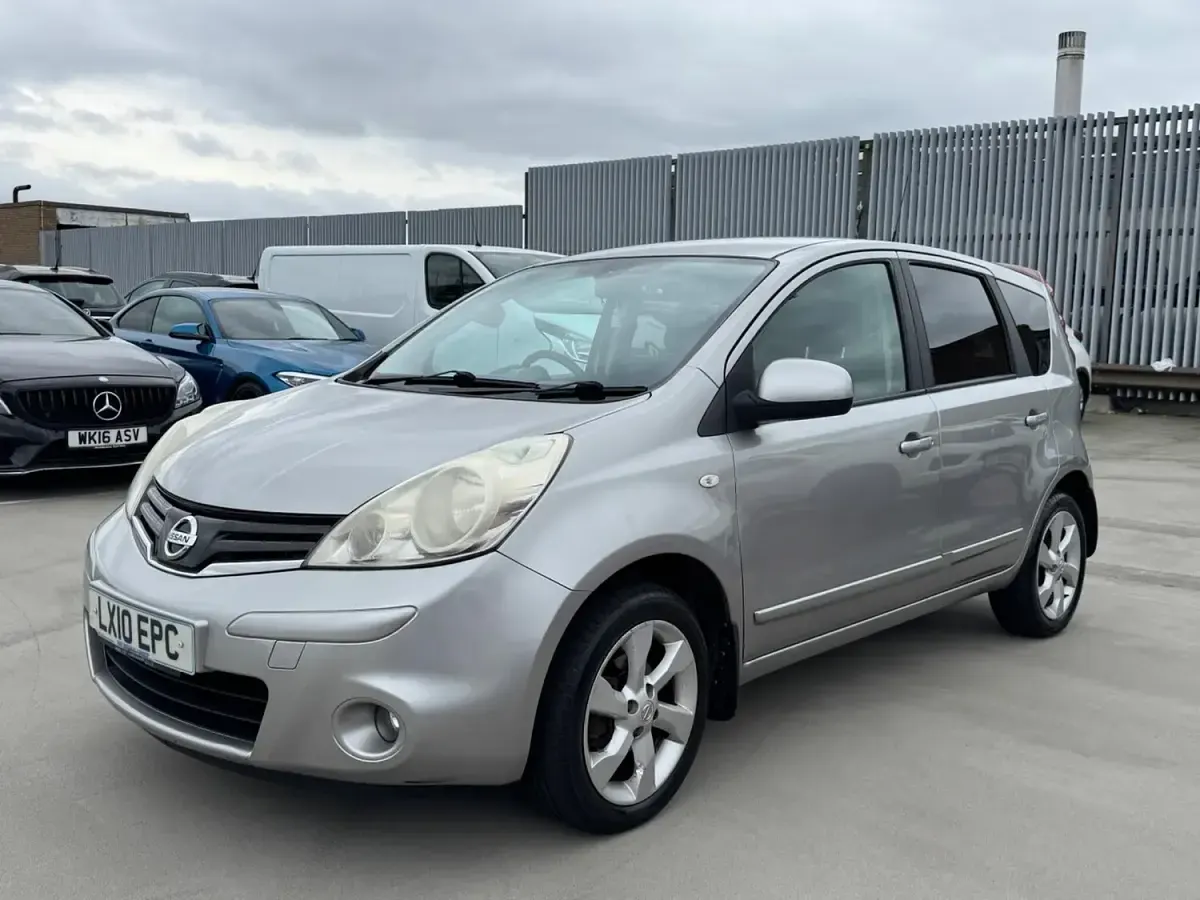 Used Nissan Note Tekna 110 HP (80 kW) 2010 Silver Hatchback