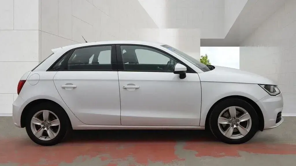 Usado Audi A1 Sportback Comfort 116 HP (85 kW) 2016 Branco Citadino