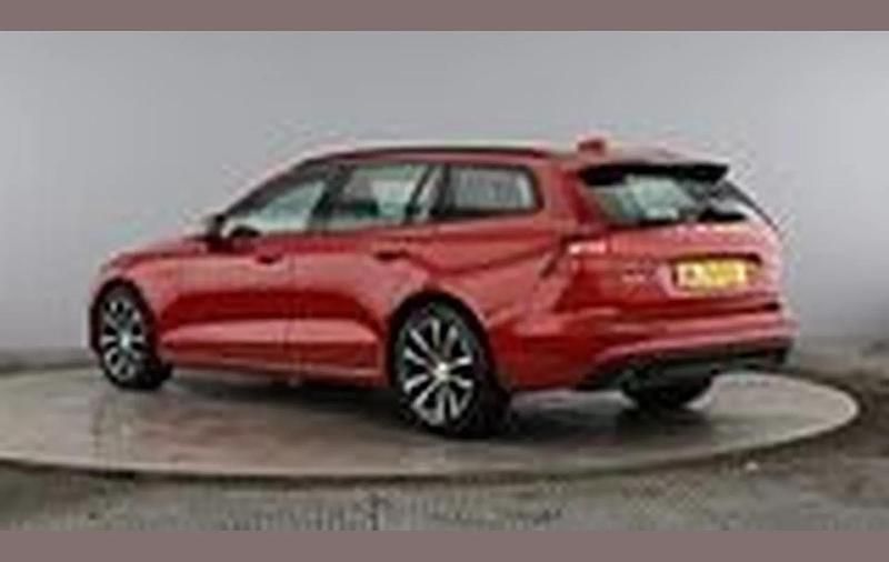 Used Volvo V60 Momentum 163 HP (119 kW) 2021 Red Estate