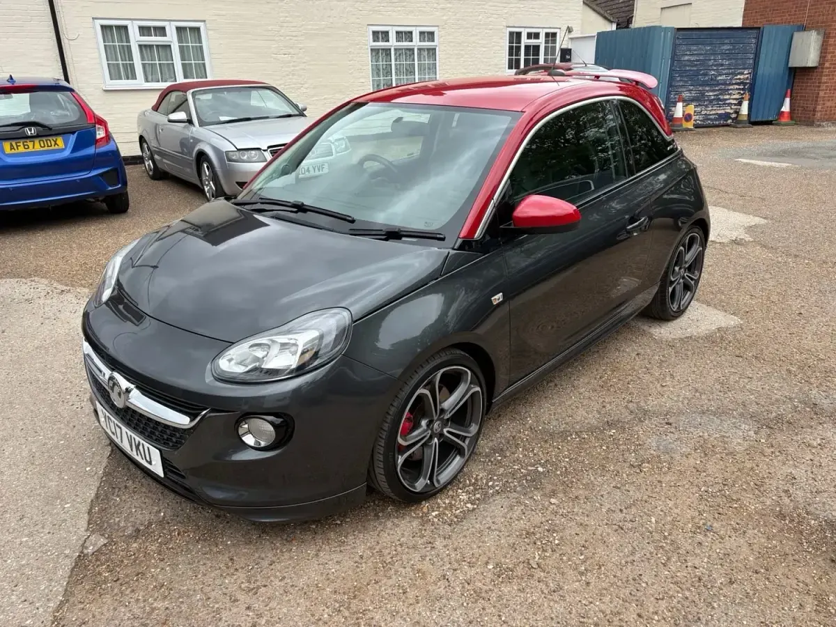 Usado Vauxhall Adam S 2017 Gris Utilitario
