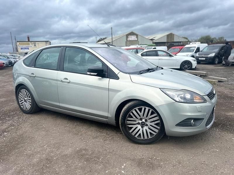 Used Ford Focus Titanium 134 HP (98 kW) 2010 Silver Hatchback