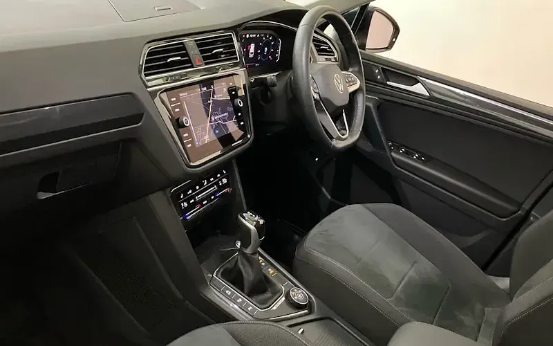 Gebraucht VW Tiguan Elegance 150 PS (110 kW) 2023 Blau SUV