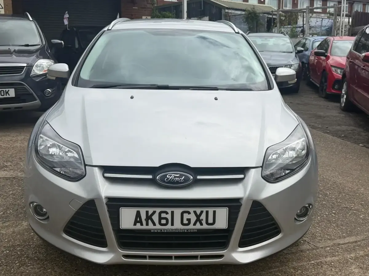 Used Ford Focus Zetec 125 HP (91 kW) 2011 Silver Estate