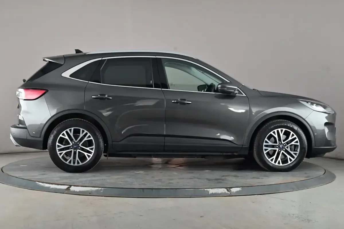 Usado Ford Kuga Titanium 225 HP (165 kW) 2020 Cinzento SUV
