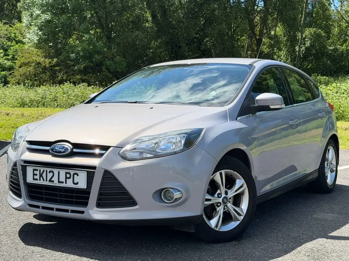 Used Ford Focus Zetec 125 HP (91 kW) 2012 Silver Hatchback