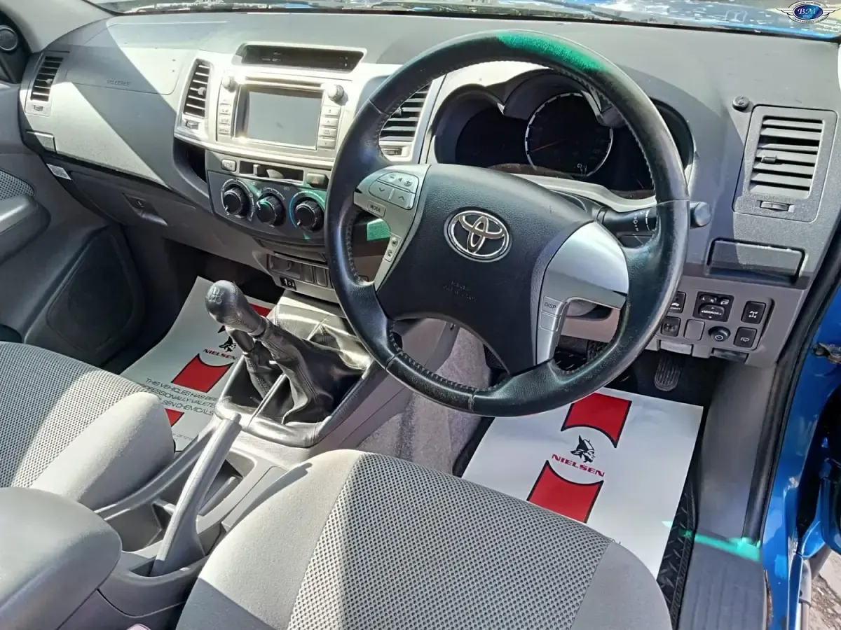 Used Toyota HiLux 144 HP (105 kW) 2012 Blue Pickup
