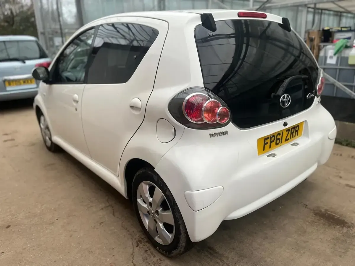 Used Toyota Aygo 68 HP (50 kW) 2012 White Hatchback