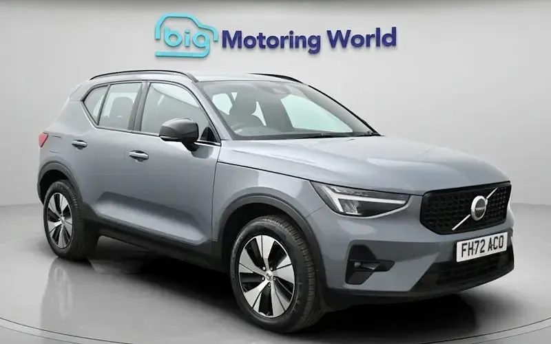 Usado Volvo XC40 Plus 211 HP (155 kW) 2023 Cinzento SUV