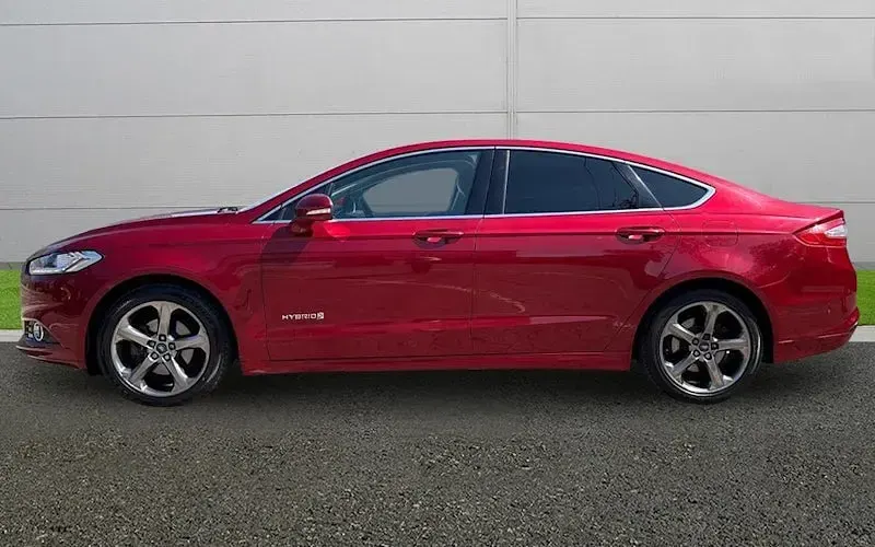 Usado Ford Mondeo Titanium 190 HP (139 kW) 2016 Vermelho Sedan