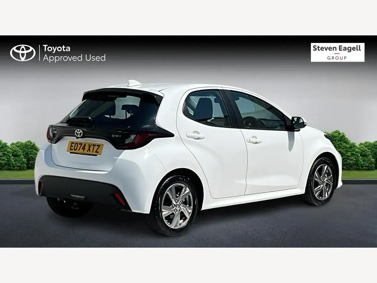 Used Toyota Yaris 2024 White Hatchback