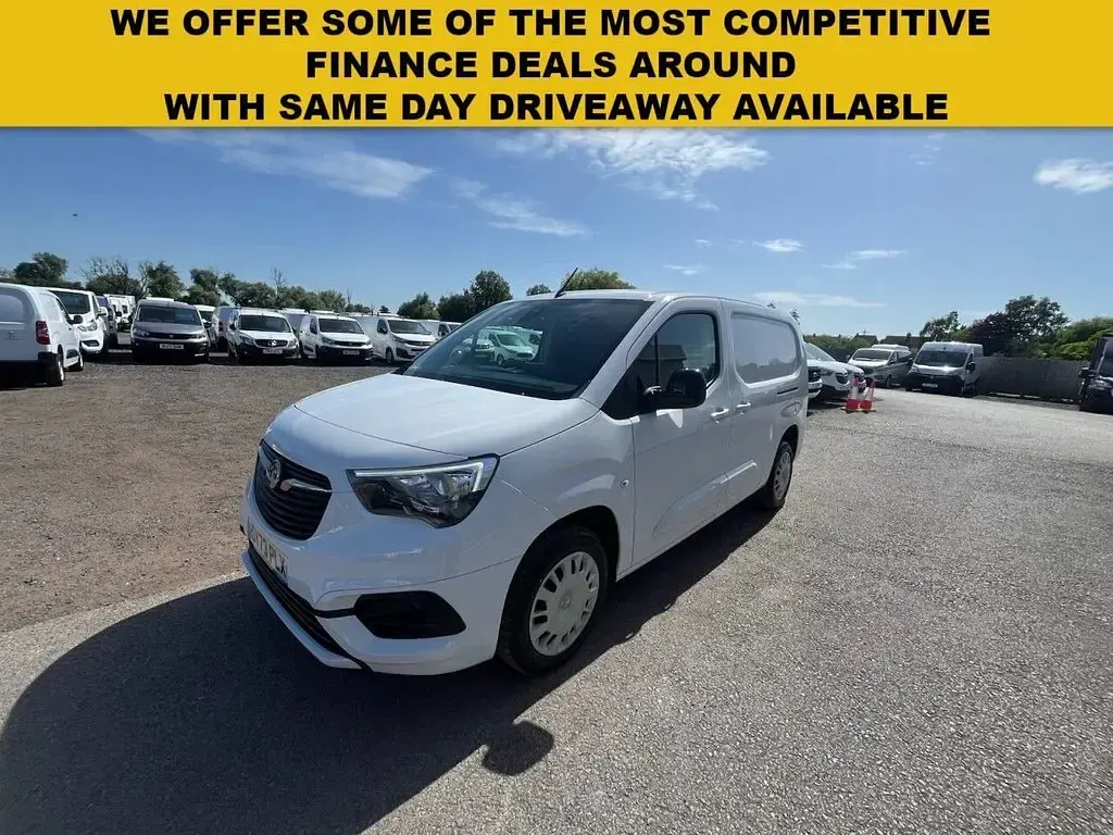 Used Vauxhall Combo S 100 HP (73 kW) 2023 White MPV