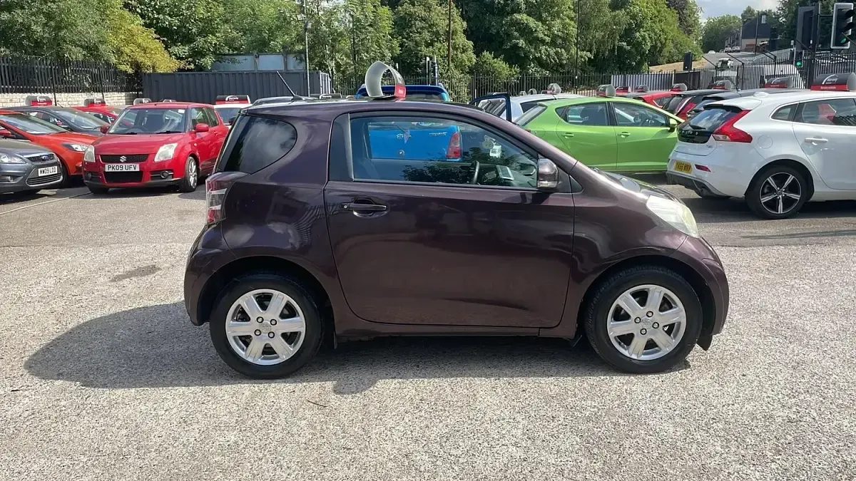 Used Toyota iQ 2009 Mauve/purple Hatchback