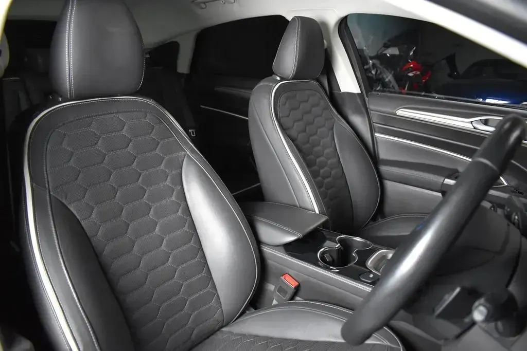 Used Ford Mondeo Vignale 240 HP (176 kW) 2017 Black Hatchback