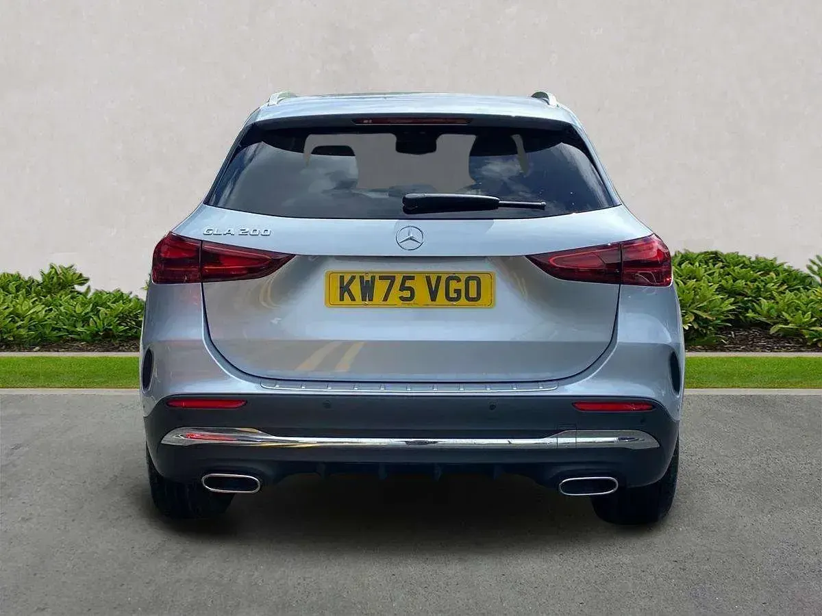 Used Mercedes GLA200 Executive 163 HP (119 kW) 2026 Silver SUV