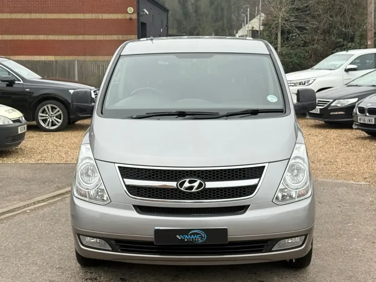 Used Hyundai I800 Style 2012 Silver MPV