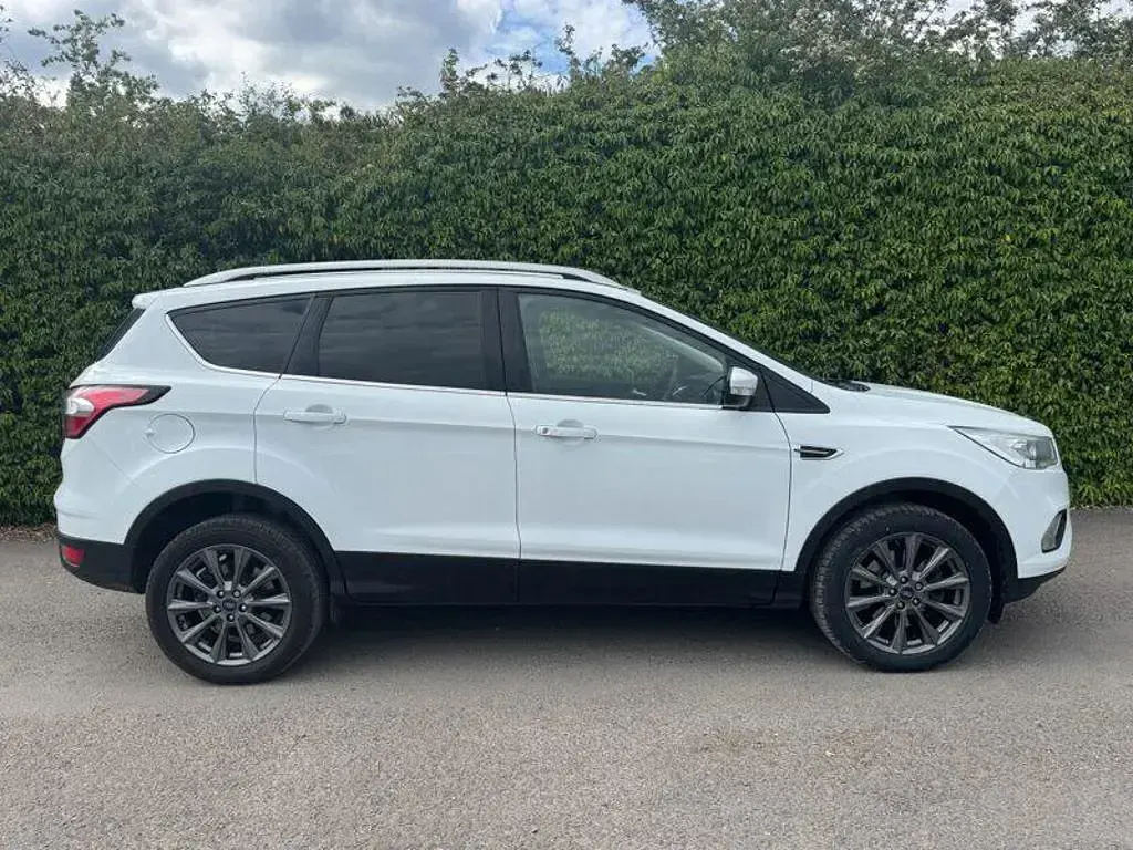 Used Ford Kuga Titanium 180 HP (132 kW) 2019 White SUV