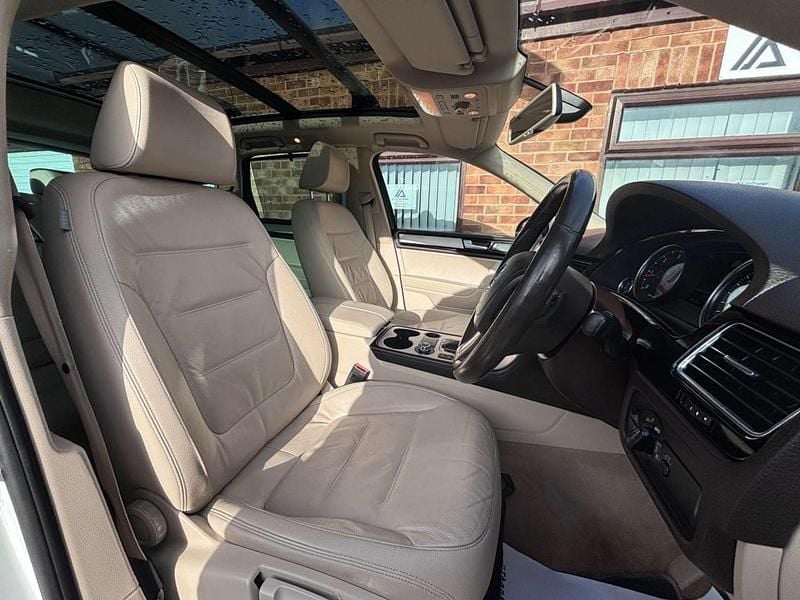 Used VW Touareg R-line 2014 White SUV