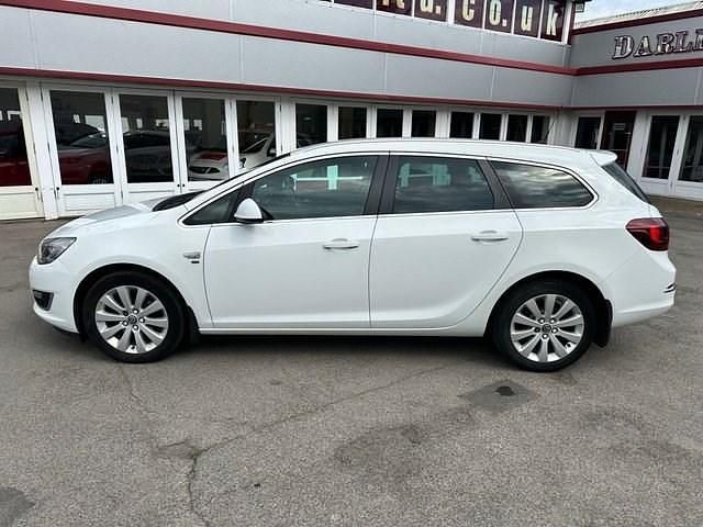 Used Vauxhall Astra S 165 HP (121 kW) 2013 White Estate