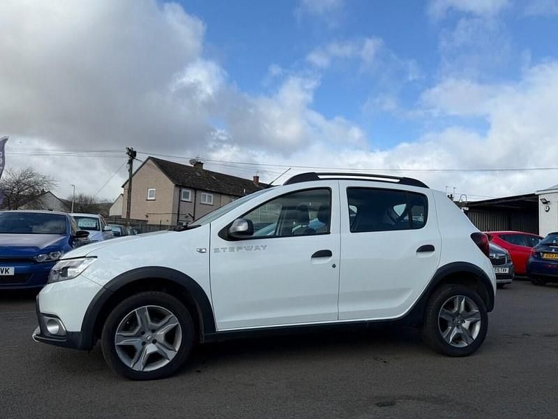 Used Dacia Sandero Lauréate 90 HP (66 kW) 2017 White Hatchback