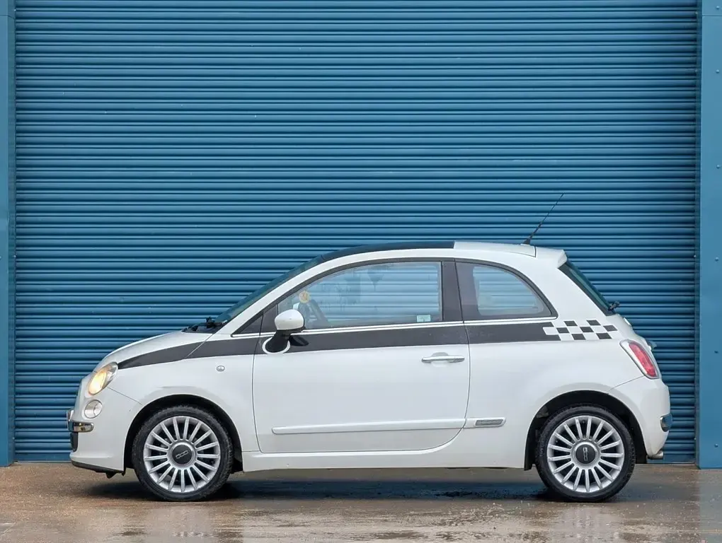 Used Fiat 500 Lounge 69 HP (50 kW) 2011 White Hatchback
