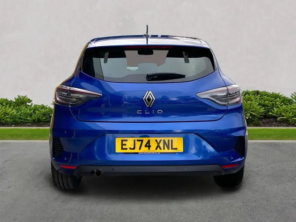 Używany Renault Clio V Evolution 90 KM (66 kW) 2024 Niebieski Hatchback