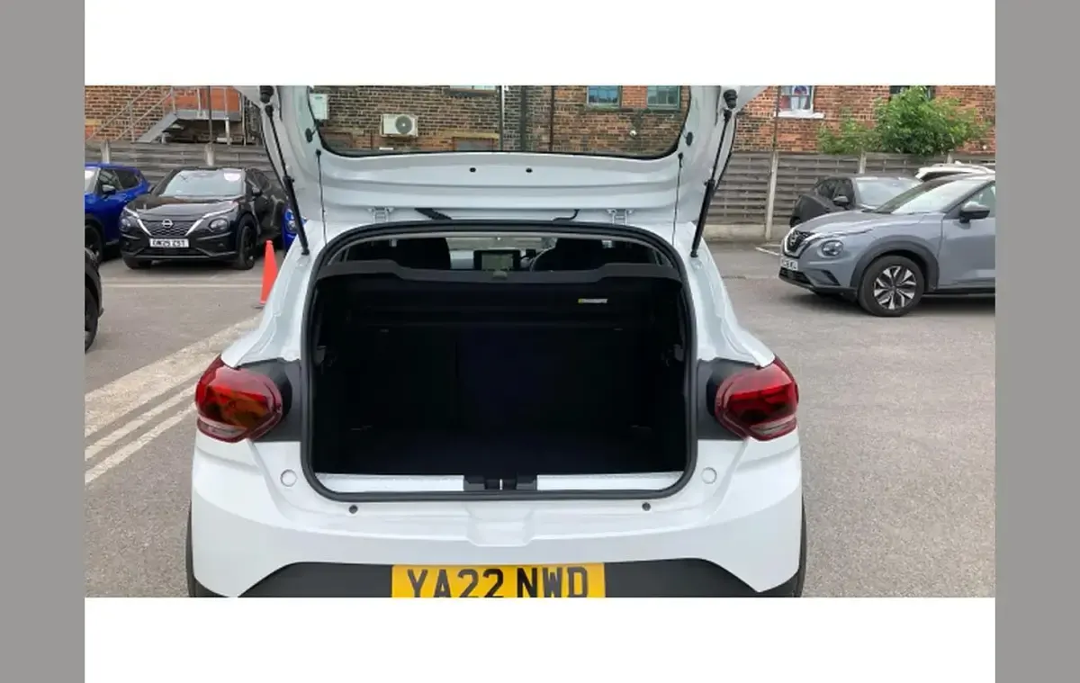 Used Dacia Sandero Prestige 90 HP (66 kW) 2022 White Hatchback