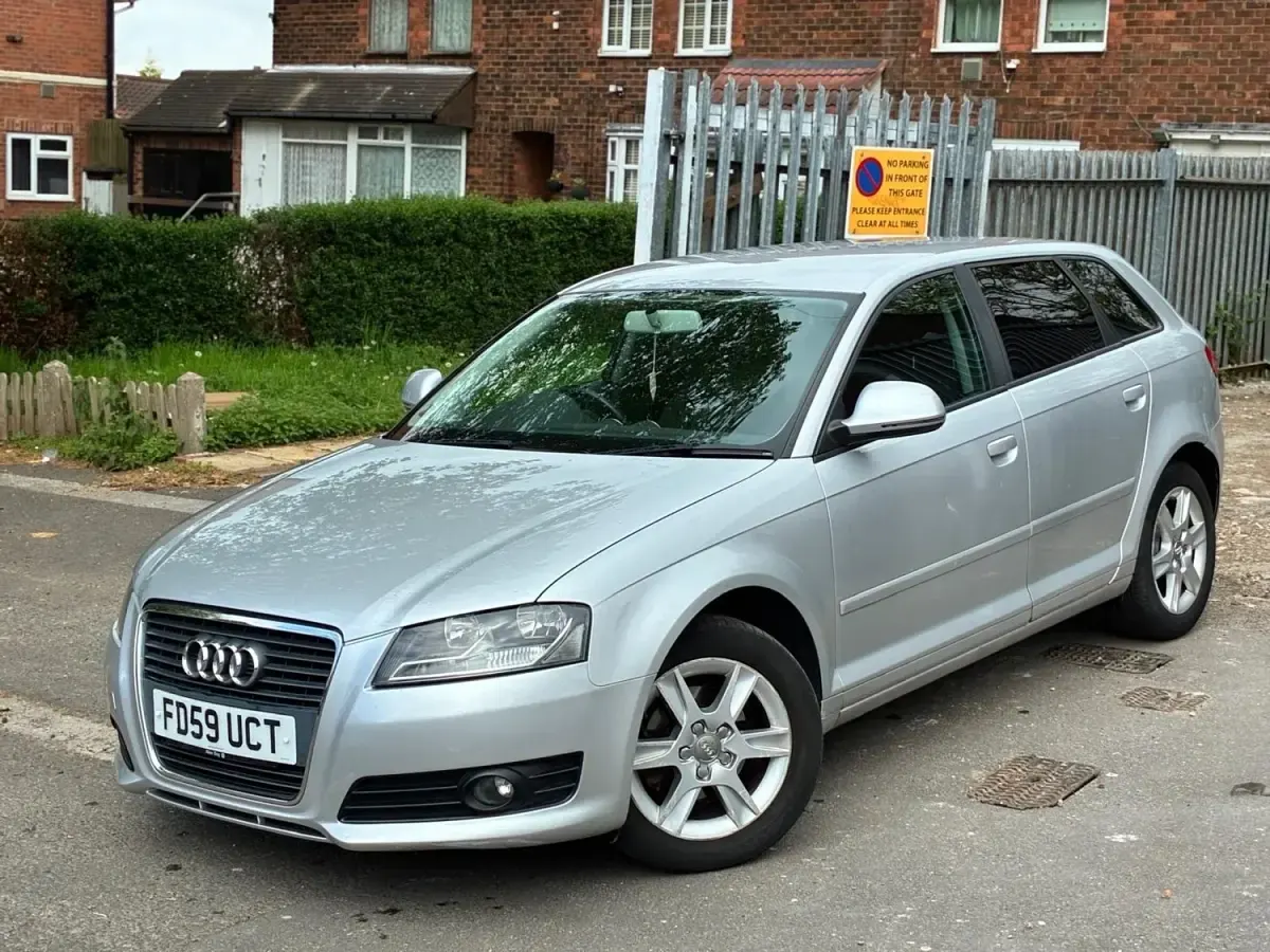 Usado Audi A3 102 HP (75 kW) 2010 Prateado Citadino