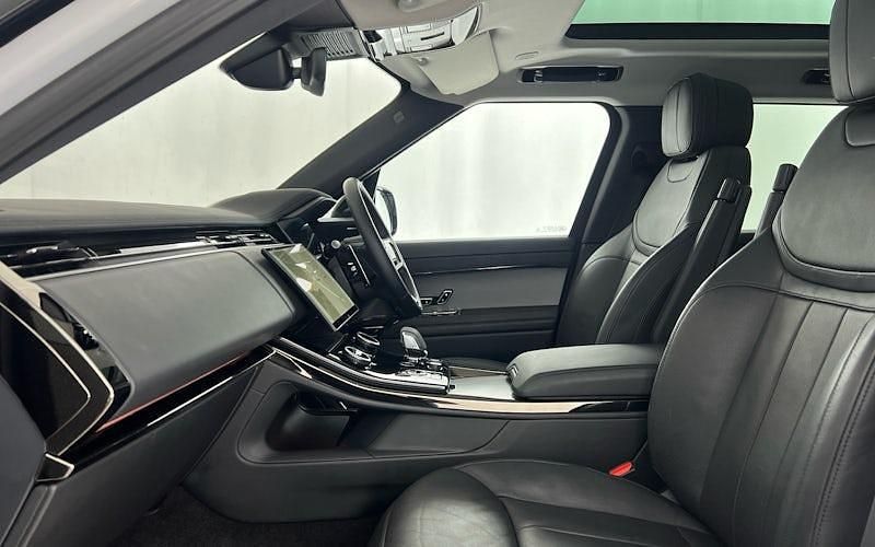 Used Land Rover Range Rover Sport SE Dynamic 300 HP (220 kW) 2025 SUV