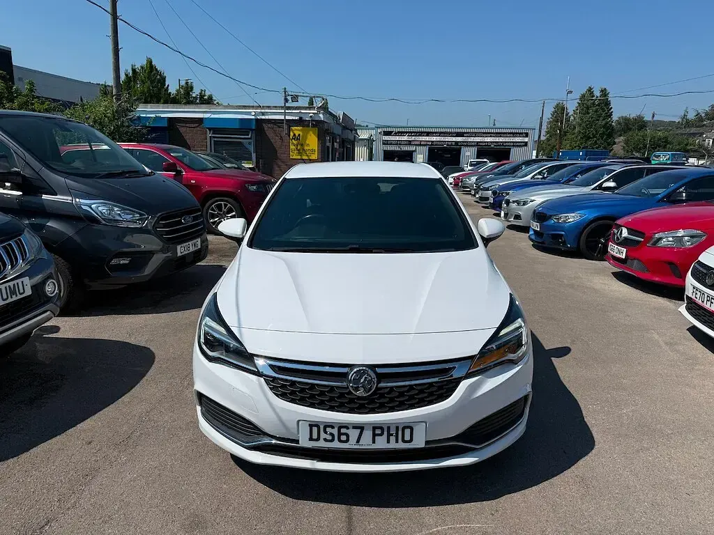 Used Vauxhall Astra SRi 2017 White Hatchback