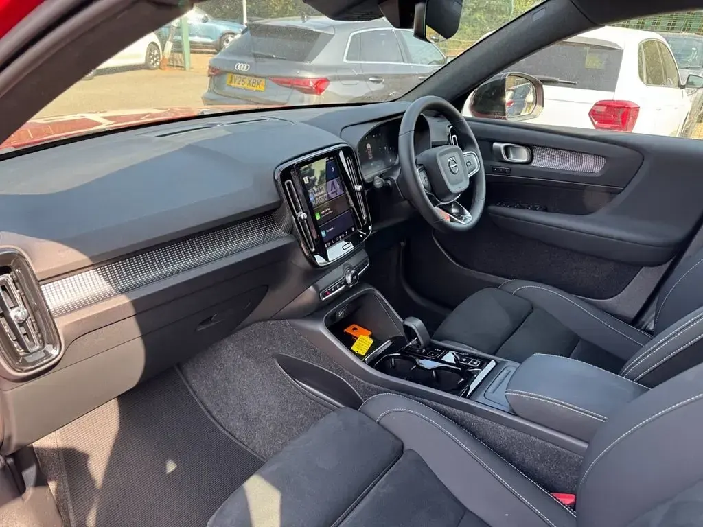 Used Volvo XC40 Plus 163 HP (119 kW) 2024 Red SUV