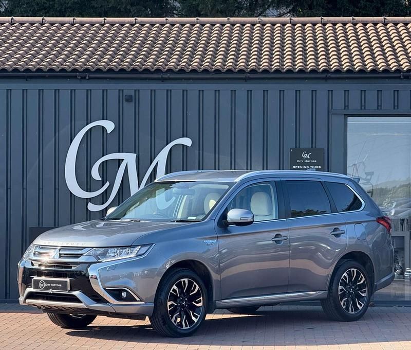 Grey Used 2018 Mitsubishi Outlander P-HEV Estate | £12,990 (Fair price) - Image 1/4