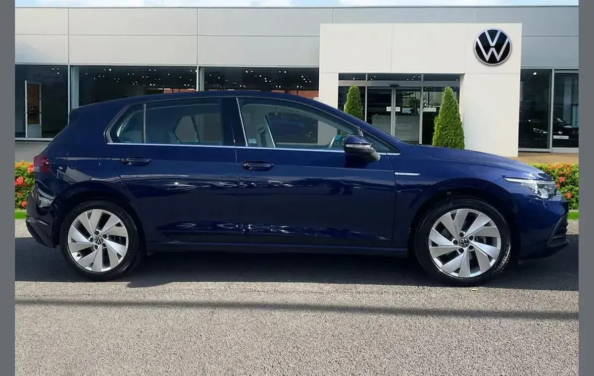 Used VW Golf VIII Style 150 HP (110 kW) 2022 Blue Hatchback