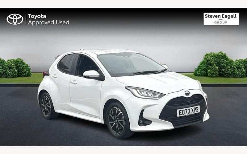 Used 2025 Toyota Yaris Hybrid Design Hatchback | £17,159 (Good price) - Image 1/3